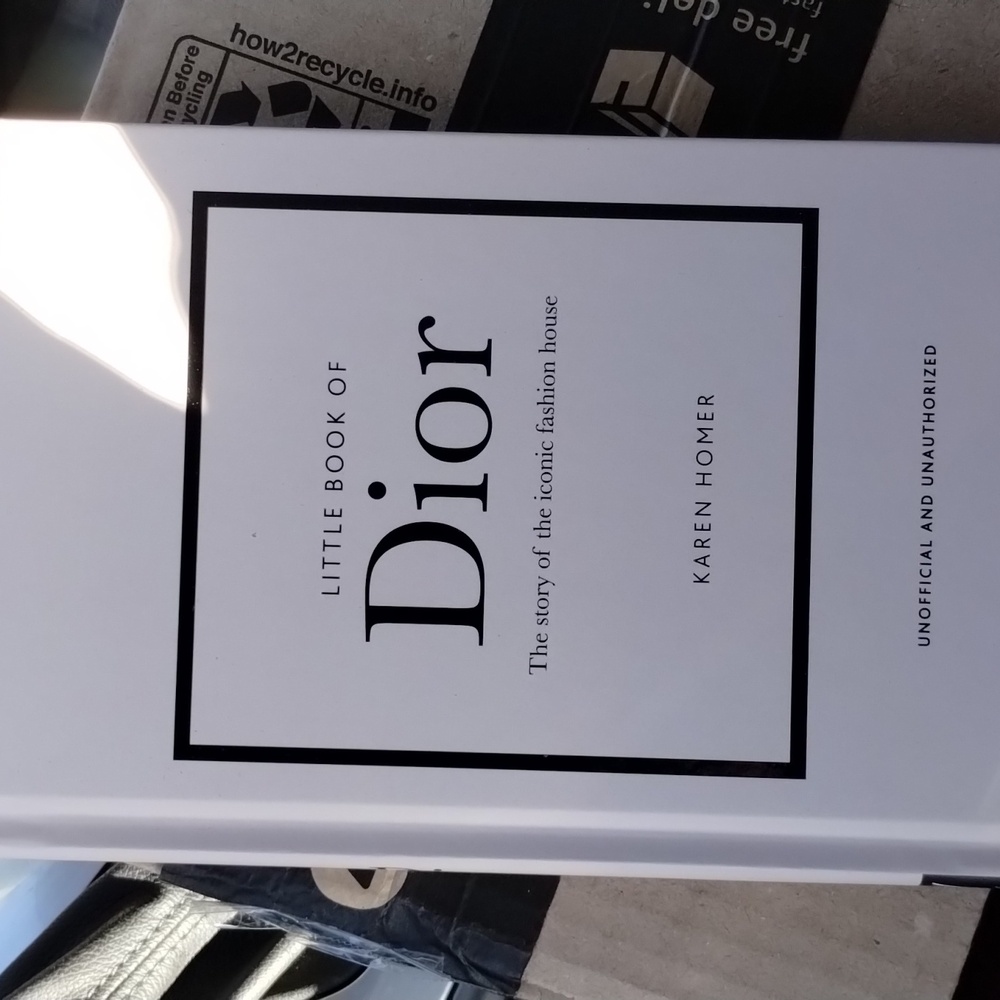 3$ Run on a live show. Dior Book